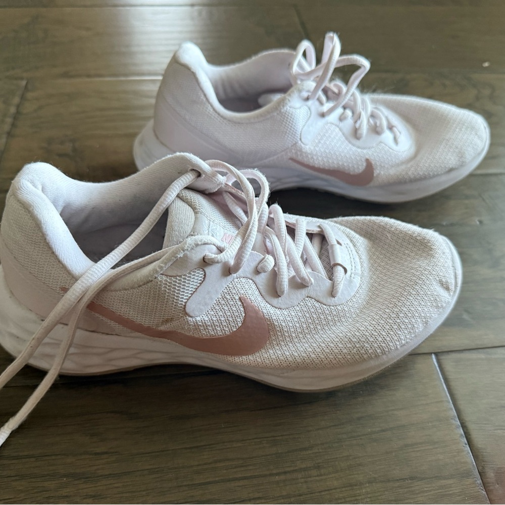 Light Pink Women’s Nike Running shoes size 9